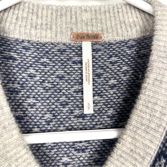 Free People Cashmere Archie Blue & Gray Print Buttondown Sweater Vest - Picture 5 of 8